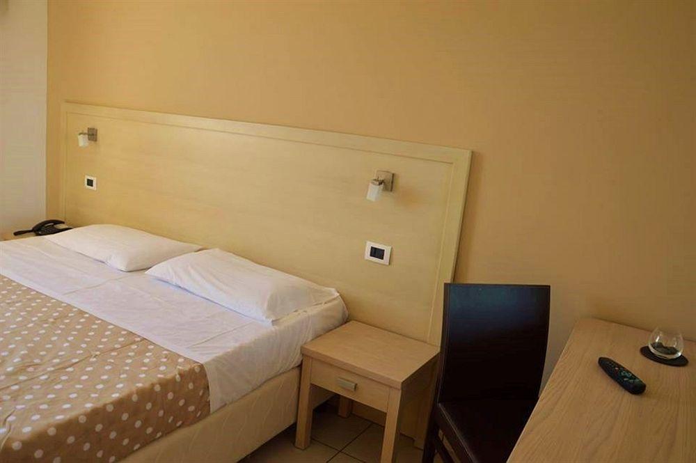 Hotel Bulla Regia Fontane Bianche Exterior photo