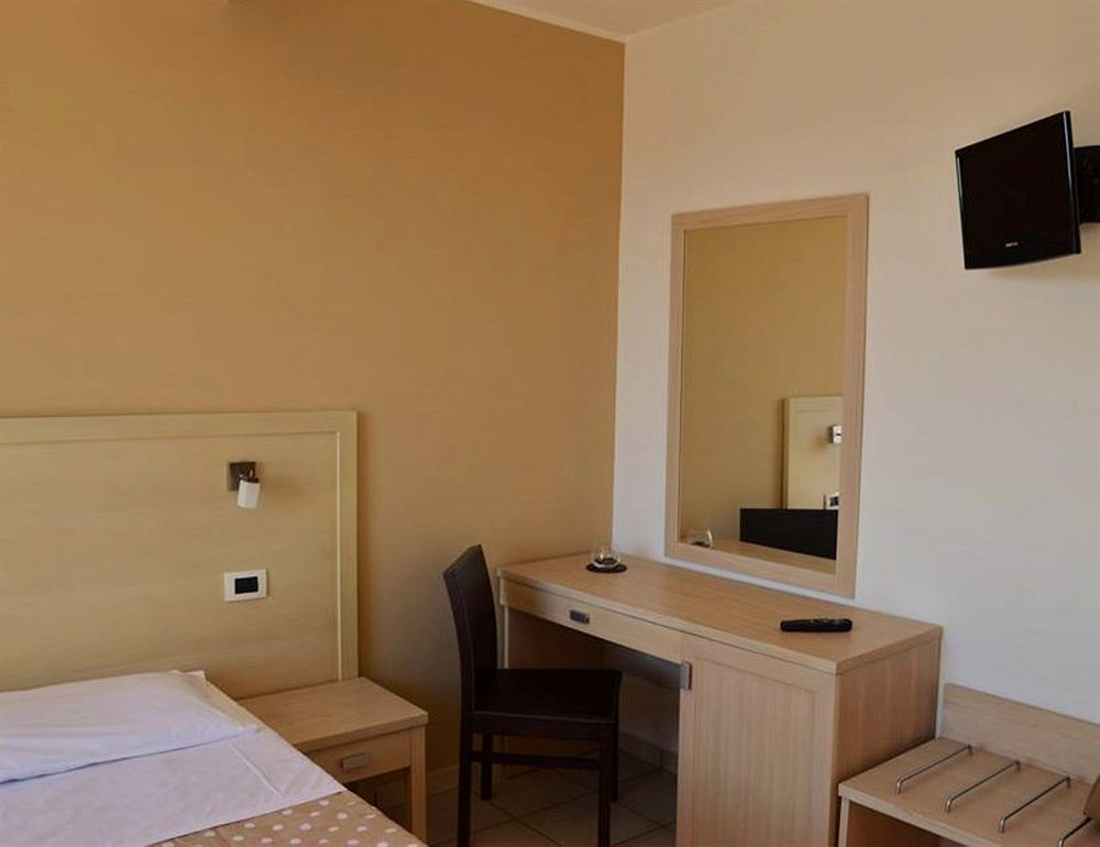 Hotel Bulla Regia Fontane Bianche Exterior photo