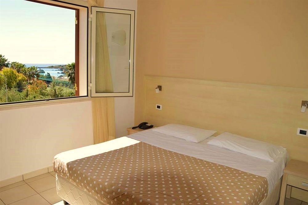 Hotel Bulla Regia Fontane Bianche Exterior photo